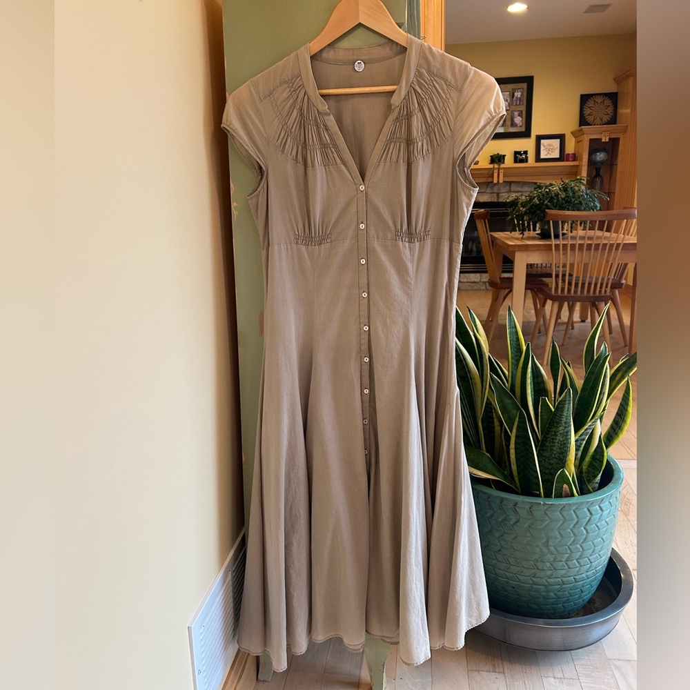 Margaret O’Leary 100% Cotton Button Down Smocked Midi Dress in Beige Size Small - Picture 14 of 16